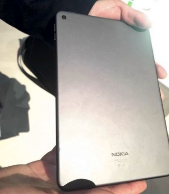 Планшет Nokia N1 на живых фотографиях
