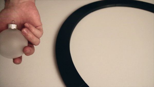 AURA — первые в мире беспроводные светодиодные ёлочные игрушки