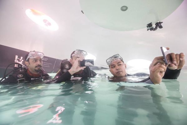 SONY Xperia Aquatech — первый уникальный магазин компании, находящийся под водой