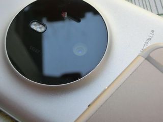 Свежая порция фотографий Nokia Lumia 1030 (McLaren)