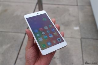 Первые живые фотографии нового рекордсмена по тонкости Vivo X5 Max