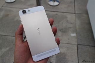 Первые живые фотографии нового рекордсмена по тонкости Vivo X5 Max