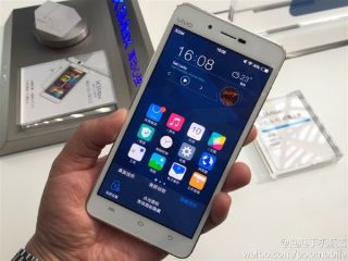 Первые живые фотографии нового рекордсмена по тонкости Vivo X5 Max