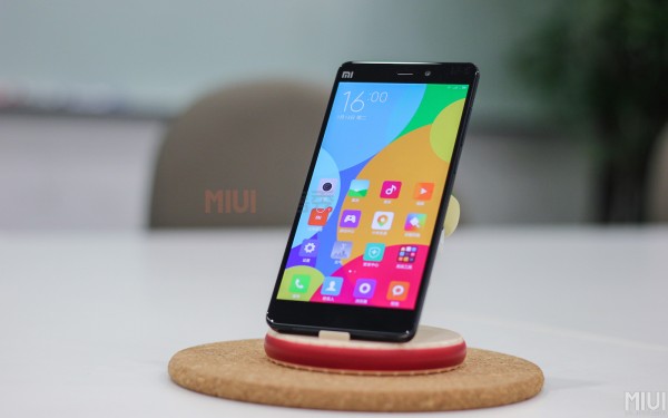 Первые живые фотографии нового флагмана Xiaomi Mi Note