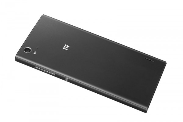 Бюджетная новинка ZTE Blade V2 для любителей селфи