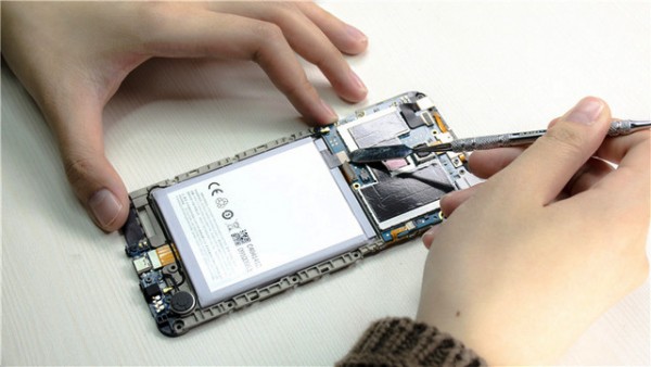 Meizu M1 Note подвергли разборке