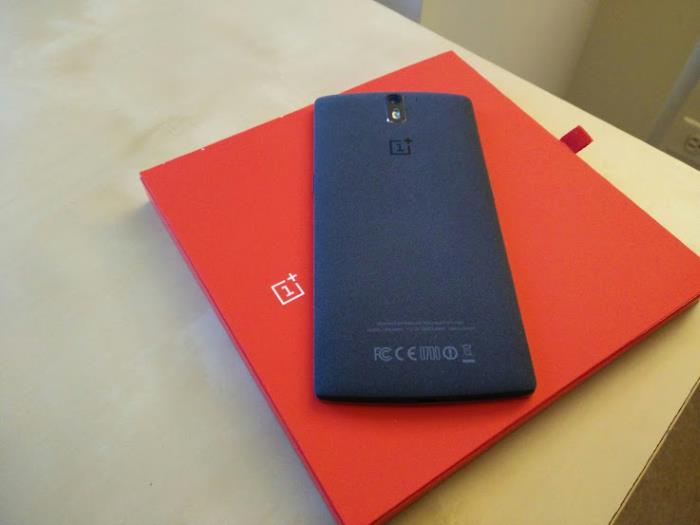 OnePlus начала поставки смартфона One без брендинга Cyanogen OnePlus начала поставки смартфона One без брендинга Cyanogen