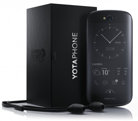 За месяц продаж YotaPhone 2 купили 30 тысяч россиян