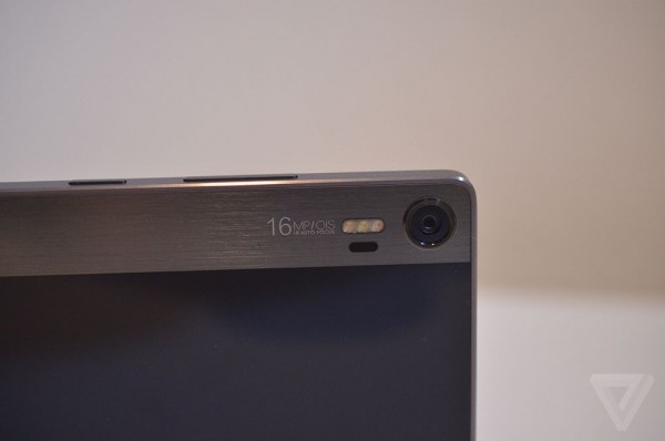 MWC 2015: показан камерафон Lenovo Vibe Shot