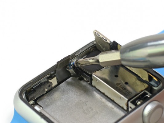 Эксперты из iFixit показали внутренности Apple Watch