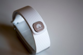 Обзор Huawei TalkBand B2