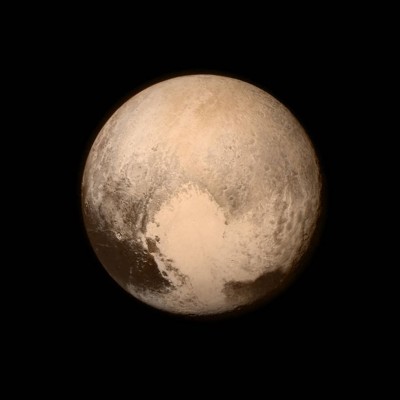 Лучшие фотографии Плутона и его спутников за неделю