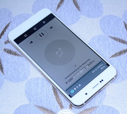 Стали известны подробности о копии YotaPhone из Китая