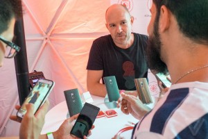 OnePlus показала новый флагман в нескольких городах мира