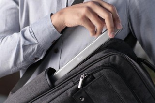 LG представила портативную клавиатуру, которая сворачивается в трубочку