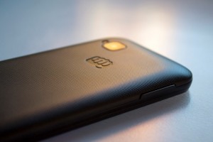 Обзор Micromax S300 Bolt