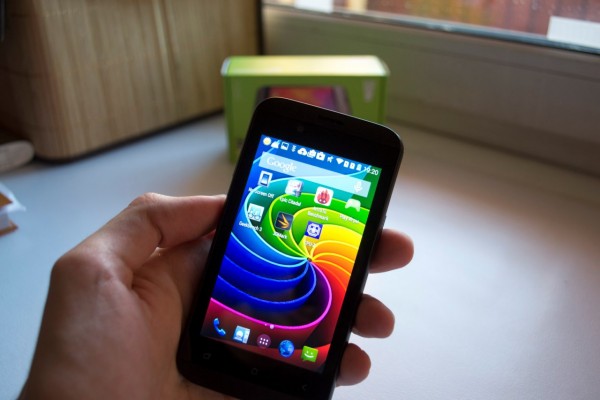 Обзор Micromax S300 Bolt