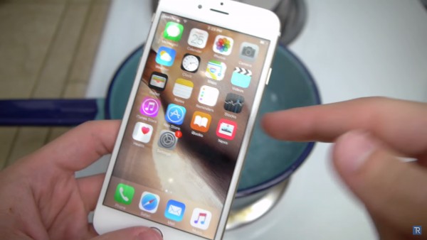 iPhone 6S выжил в кипятке