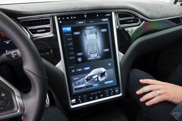 Вышел новый электрокар Tesla Model X с химической защитой