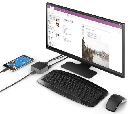 Аксессуар для подключения Lumia 950 и Lumia 950 XL к дисплею стоит 