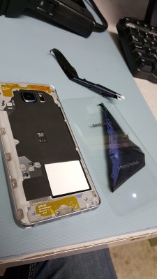 Пользователь Reddit сделал прозрачную заднюю панель для Samsung Galaxy Note 5