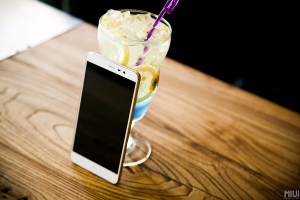 Xiaomi официально представила смартфон Redmi Note 3 и планшет Mi Pad 2