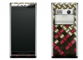 Vertu представила смартфон с деревянным покрытием