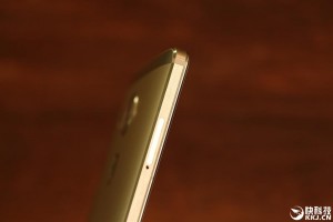 Живые фото и распаковка фаблета Huawei Mate 8