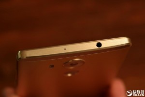 Живые фото и распаковка фаблета Huawei Mate 8