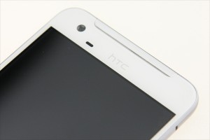 Показаны "живые" фото смартфона HTC One X9