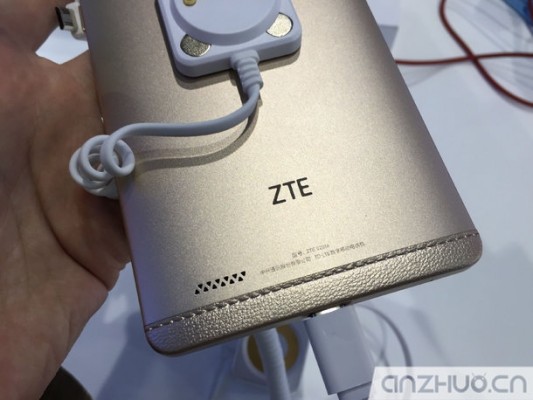 Линейка ZTE Axon пополнилась фаблетом Max