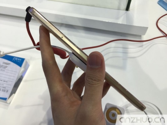 Линейка ZTE Axon пополнилась фаблетом Max