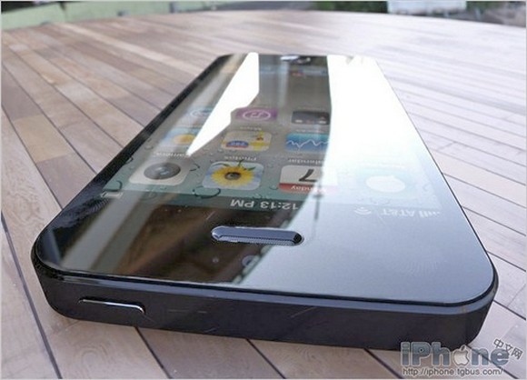 Живые фотографии iPhone 5 снова утекли в сеть Живые фотографии iPhone 5 снова утекли в сеть