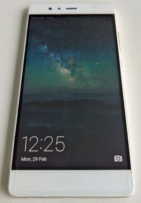 Huawei P9 с двойной камерой запечатлен на фото