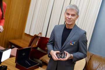 Феномен Caviar: за что успешные российские мужчины полюбили дорогие смартфоны?