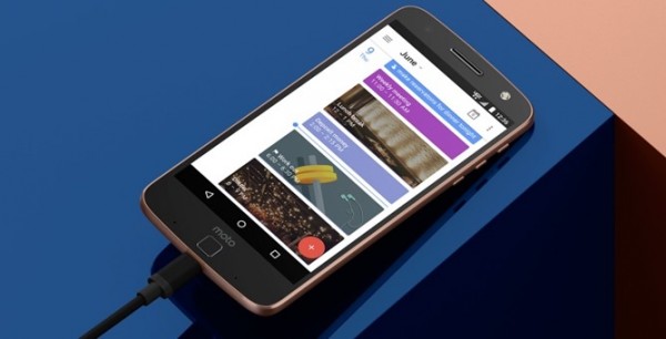Новые флагманы Moto Z получили модульные чехлы, но потеряли разъем 3,5 мм