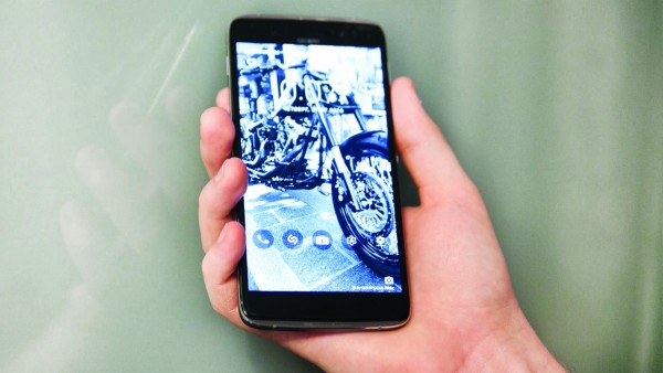 Обзор Alcatel Idol 4