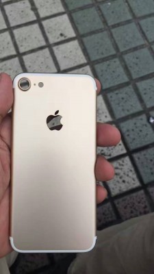 Появилось первое качественное фото iPhone 7