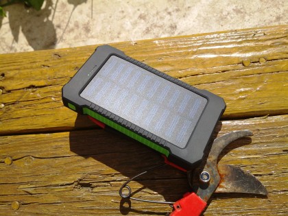 Обзор noname повербанка на 10000mAh с солнечной батареей