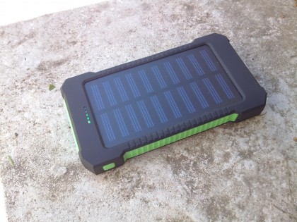 Обзор noname повербанка на 10000mAh с солнечной батареей