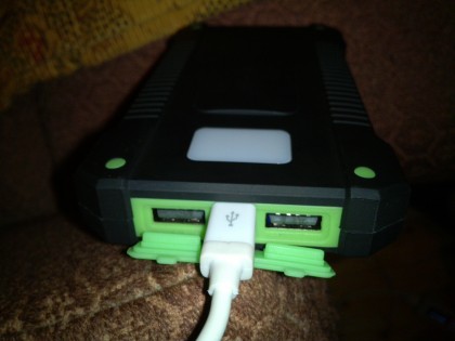 Обзор noname повербанка на 10000mAh с солнечной батареей