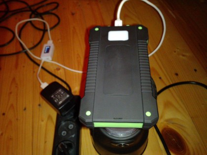 Обзор noname повербанка на 10000mAh с солнечной батареей