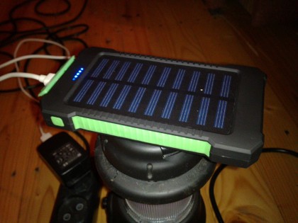 Обзор noname повербанка на 10000mAh с солнечной батареей