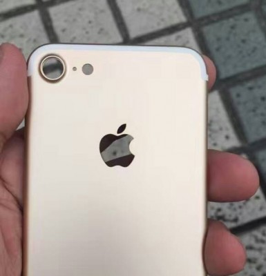 Bloomberg: новый iPhone представят раньше, чем ожидалось