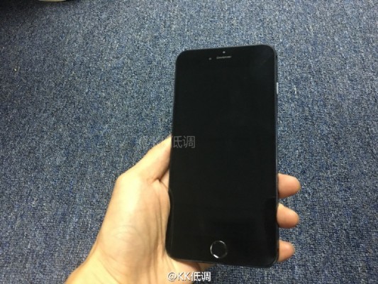 В сети появились фотографии коробки iPhone 6 SE