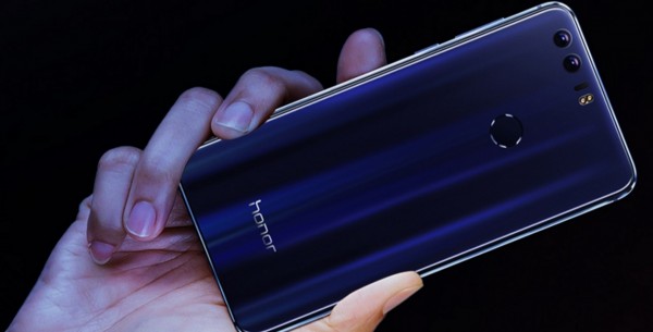 В России стартуют продажи флагманского Huawei Honor 8