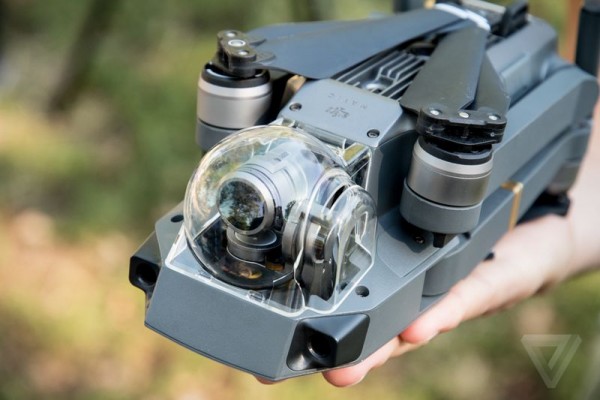 DJI представила компактный дрон Mavic Pro