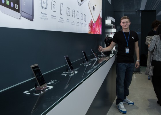В России открылся первый флагманский магазин LeEco