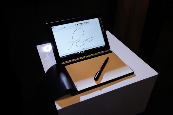 Lenovo представили Lenovo Yoga Book в России