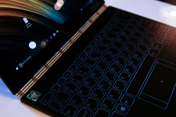 Lenovo представили Lenovo Yoga Book в России